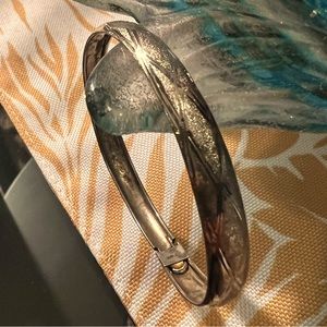 Bangle bracelet